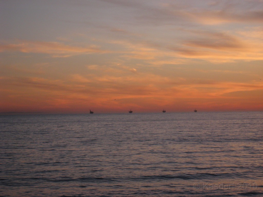 Carpinteria California 2010-02 0970.jpg - A trip to Carpinteria California. Surfing, food, beachs and oil wells in the ocean.